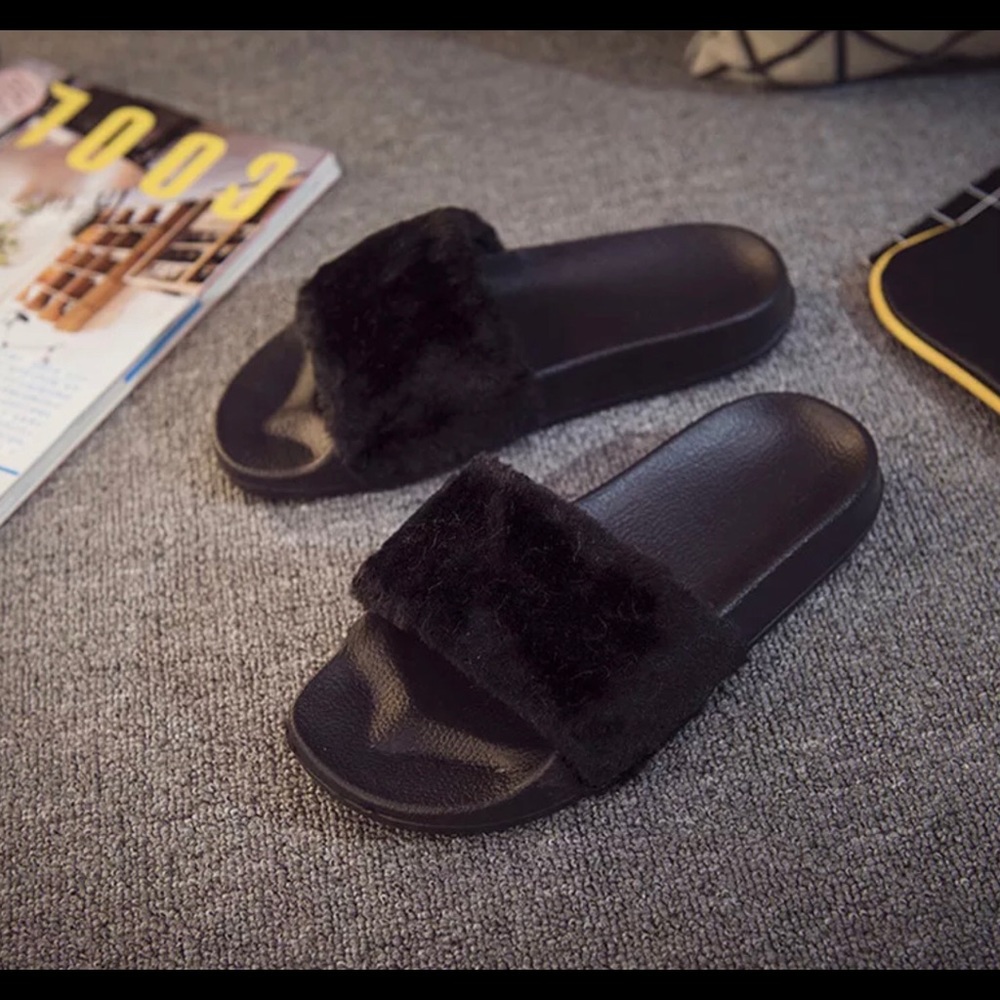 🎉HP🎉 FAUX FUR SLIPPER SLIDES- 4 COLORS✨ - Picture 4 of 6